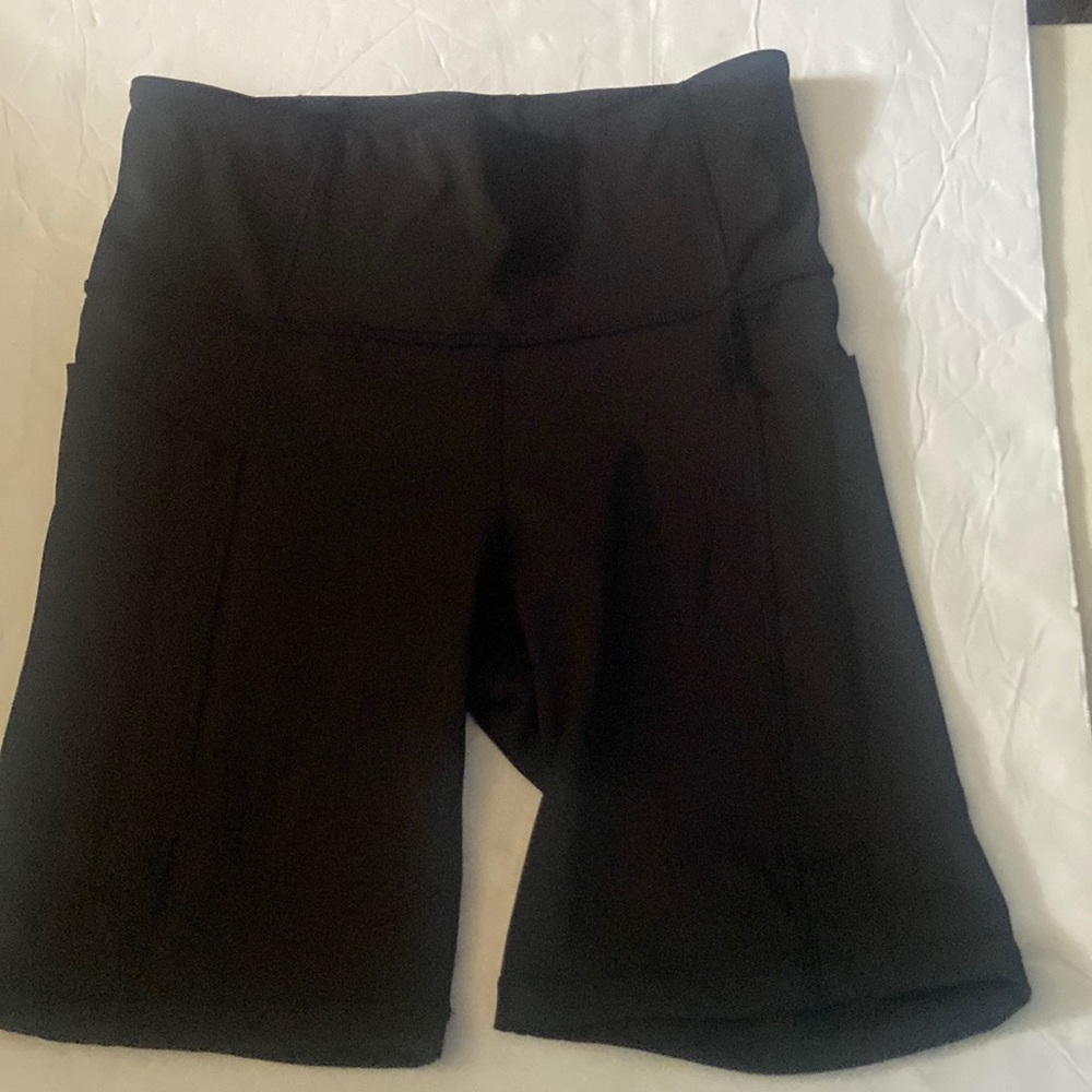 Athleta ultimate ll stash 7 inch short